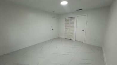 5042 NW 195th Terrace in Miami Gardens, FL - Building Photo - Building Photo