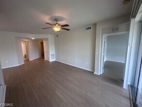 10339 Whispering Palms Dr in Ft. Myers, FL - Building Photo - Building Photo