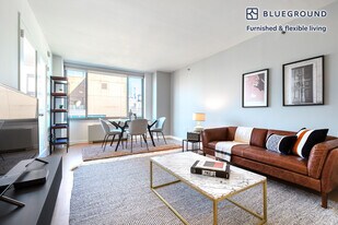 535 W 23rd St in New York, NY - Building Photo