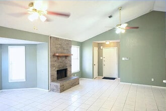 2711 Harvest Lake Dr in Irving, TX - Foto de edificio - Building Photo