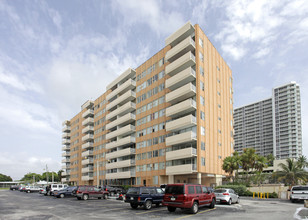 Caribbean Towers Condominium in North Bay Village, FL - Building Photo - Building Photo