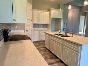 5016 Kendlewood Ave in McAllen, TX - Building Photo - Building Photo