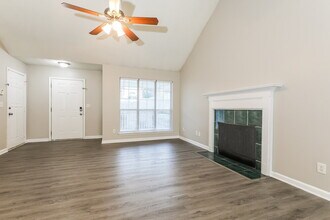 1751 Live Oak Ln in Hampton, GA - Foto de edificio - Building Photo