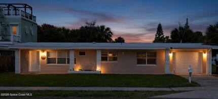 910 S Orlando Ave in Cocoa Beach, FL - Building Photo - Building Photo
