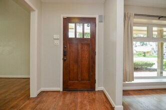 10050 Haddington Dr in Houston, TX - Building Photo - Building Photo