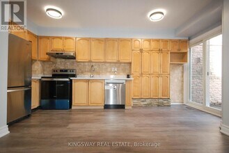 1009 Raintree Ln in Mississauga, ON - Building Photo - Building Photo