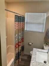 5011 Lawndale Ave in Groves, TX - Foto de edificio - Building Photo