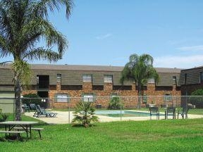 The Courtyards in Abbeville, LA - Building Photo