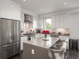 2 W 6th St, Unit 306 in Boston, MA - Building Photo