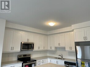 77 Keppel Cir in Brampton, ON - Building Photo - Building Photo