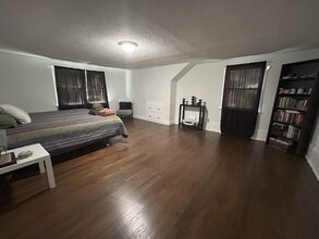 27 Cedar St in Newington, CT - Building Photo - Building Photo