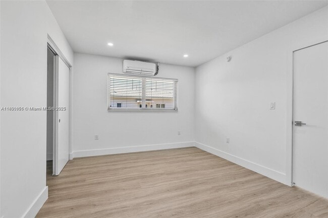 414 SE 4th Ave in Hallandale Beach, FL - Building Photo - Building Photo