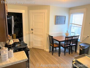 53 Raymond Ave in Somerville, MA - Foto de edificio - Building Photo