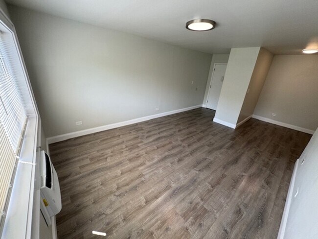 515 S Milwaukee Ave in Wheeling, IL - Building Photo - Building Photo