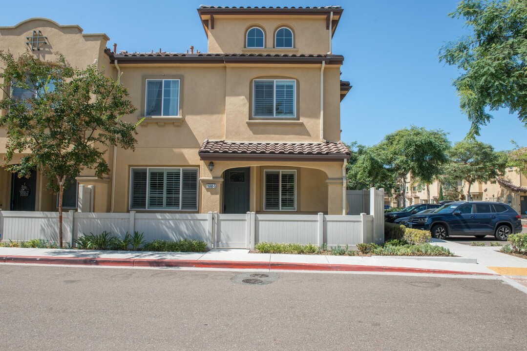 1660 Avenida Aviare in Chula Vista, CA - Foto de edificio