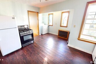 27 Princeton St, Unit 2 in Medford, MA - Building Photo - Building Photo