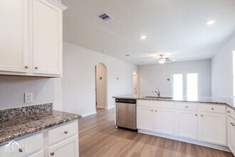 10475 Red Cardinal Dr in Cleveland, TX - Building Photo - Building Photo