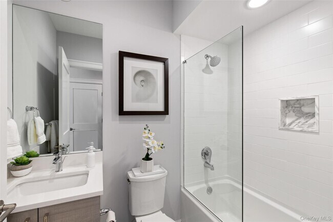 906 Mill Creek S in Roslyn, NY - Building Photo - Building Photo