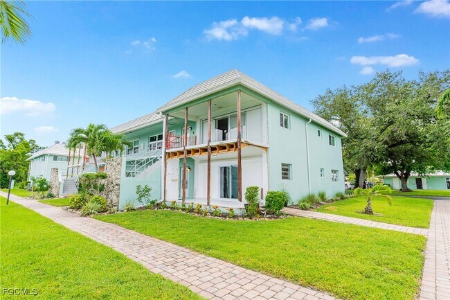 3225 E Riverside Dr in Ft. Myers, FL - Building Photo - Building Photo