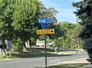 3700 Bryant Cir in Anoka, MN - Foto de edificio - Building Photo