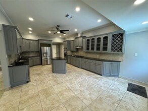 7910 Sands Point Dr in Houston, TX - Building Photo - Building Photo