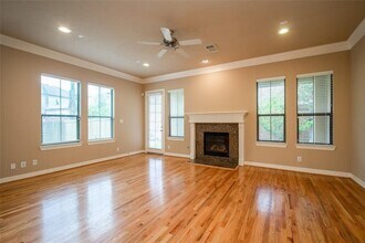 2906 Royal Oaks Crest in Houston, TX - Building Photo - Building Photo