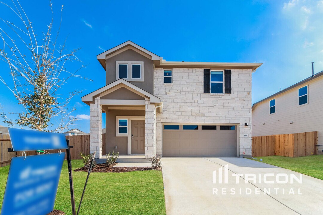 5105 Saddle Clb Dr in Georgetown, TX - Building Photo
