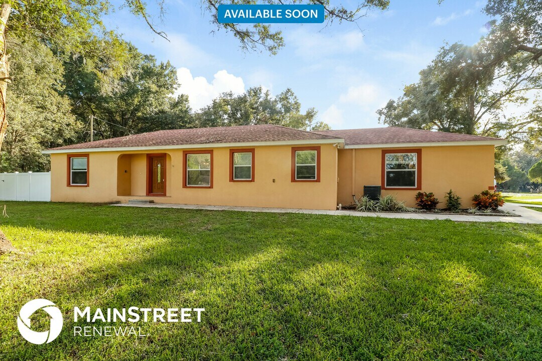 1170 Lincoln Ave in Masaryktown, FL - Building Photo