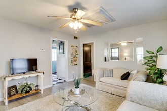 1115 N Illinois Ave, Unit ID1306812P in Litchfield, IL - Foto de edificio - Building Photo