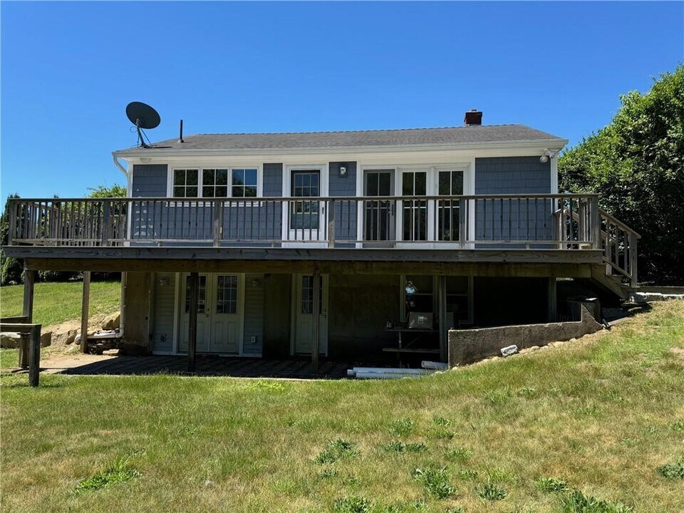 121 Conch Rd in Narragansett, RI - Building Photo