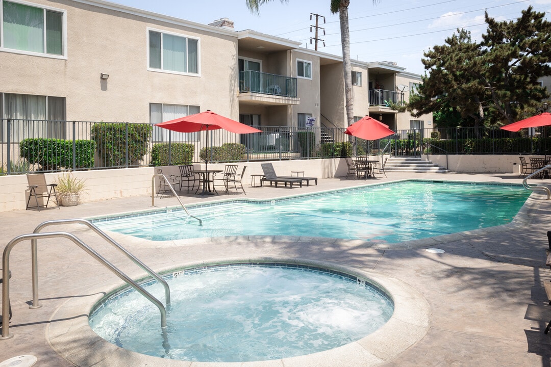 Florentine Apartments in Downey, CA - Building Photo
