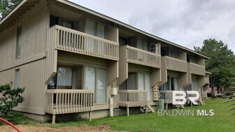 1011 Sea Cliff Dr N in Daphne, AL - Building Photo