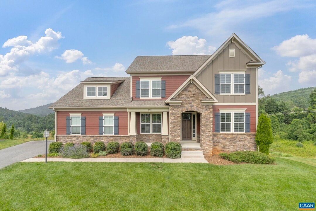 598 Bleeker St in Charlottesville, VA - Building Photo