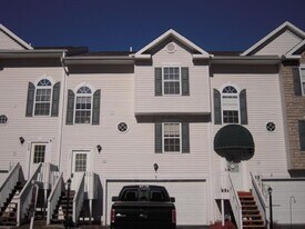 137 mountain drive in Carnegie, PA - Building Photo