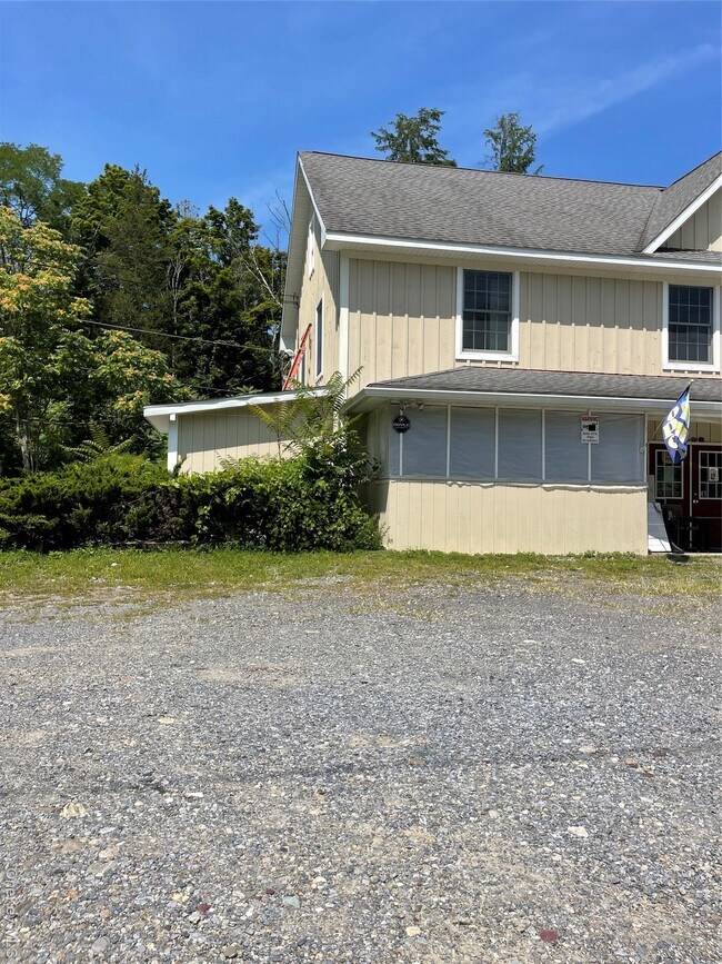 2297 US-44 in Pleasant Valley, NY - Building Photo - Building Photo