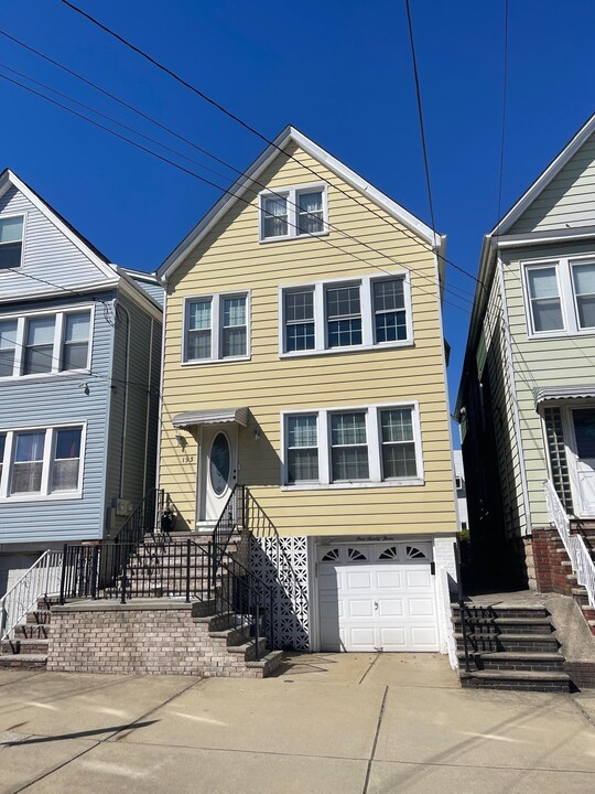 193 Avenue C in Bayonne, NJ - Building Photo