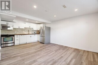 142 Meadowlands Dr W in Ottawa, ON - Building Photo - Building Photo