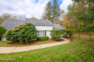 19 Reids Hill Rd in Morganville, NJ - Building Photo - Building Photo