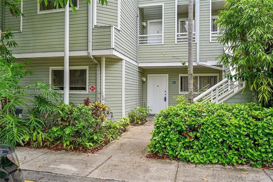 3453 NW 44th St, Unit 107 in Lauderdale Lakes, FL - Foto de edificio