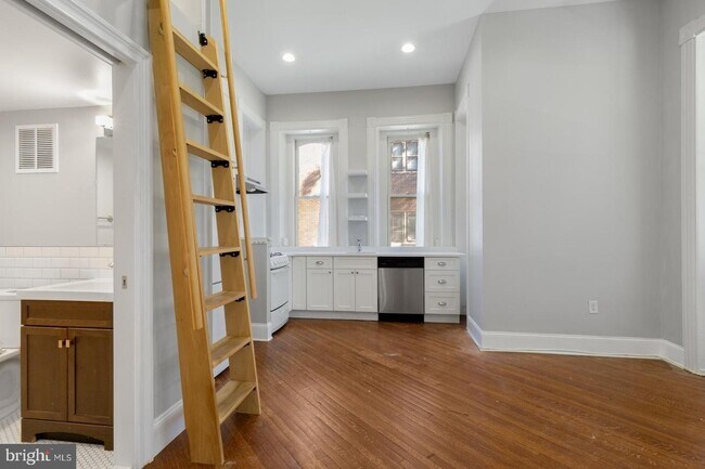 109 Carpenter Ln-Unit -1 in Philadelphia, PA - Building Photo - Building Photo