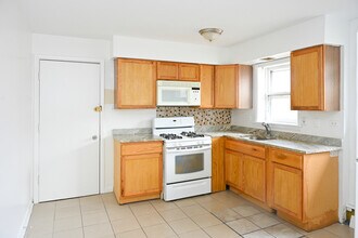 6707 S Chappel Ave in Chicago, IL - Building Photo - Building Photo
