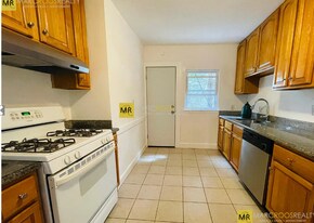 20 Shanley St, Unit 2R in Boston, MA - Building Photo