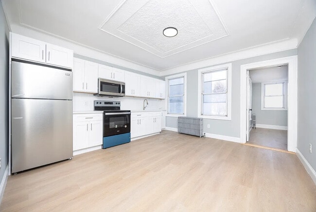 667 Glenmore Ave in Brooklyn, NY - Foto de edificio - Building Photo
