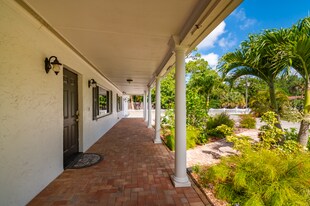 2130 Pinehurst St in Sarasota, FL - Building Photo
