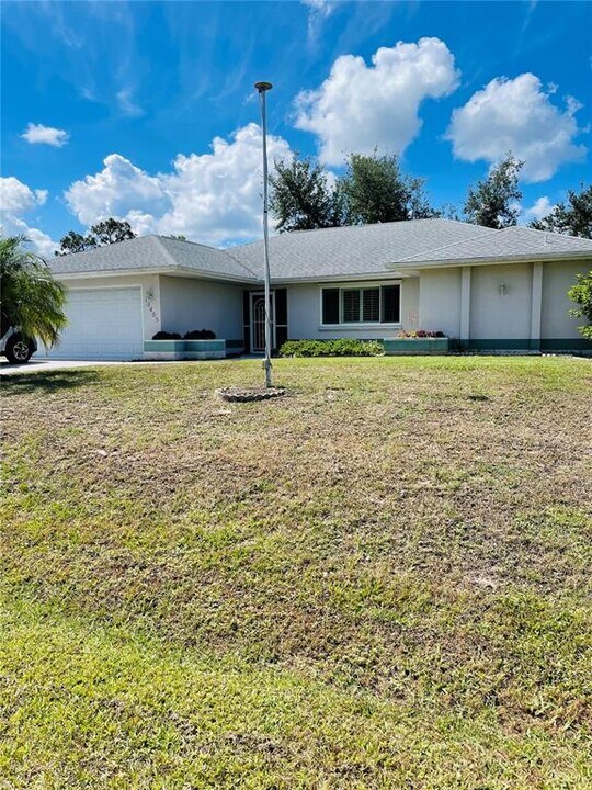 10405 Sandrift Ave in Englewood, FL - Building Photo