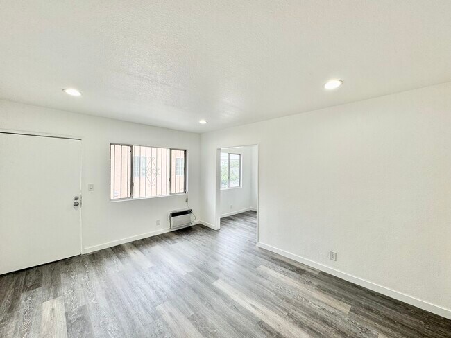 1917 W Martin Luther King Jr Blvd-Unit -8 in Los Angeles, CA - Building Photo - Building Photo