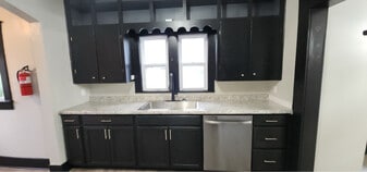 144 S Main St in Trenton, MO - Building Photo