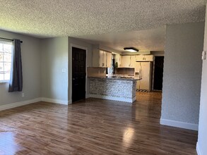 411 N 55th St in Springfield, OR - Building Photo - Building Photo