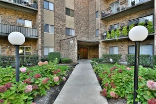 725 W Huntington Commons Rd