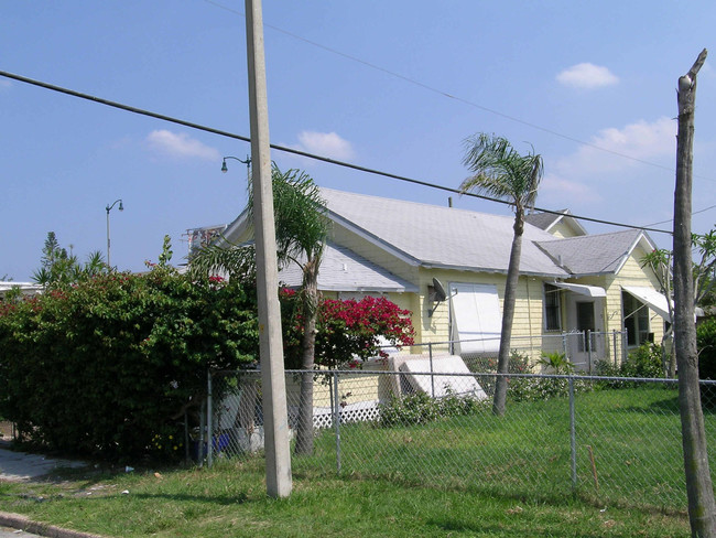 600 43rd St in West Palm Beach, FL - Building Photo - Building Photo